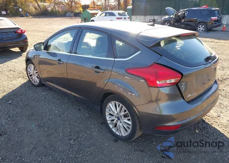 2018 Ford Focus Titanium z USA, uszkodzony, nr VIN 1FADP3N21JL262656